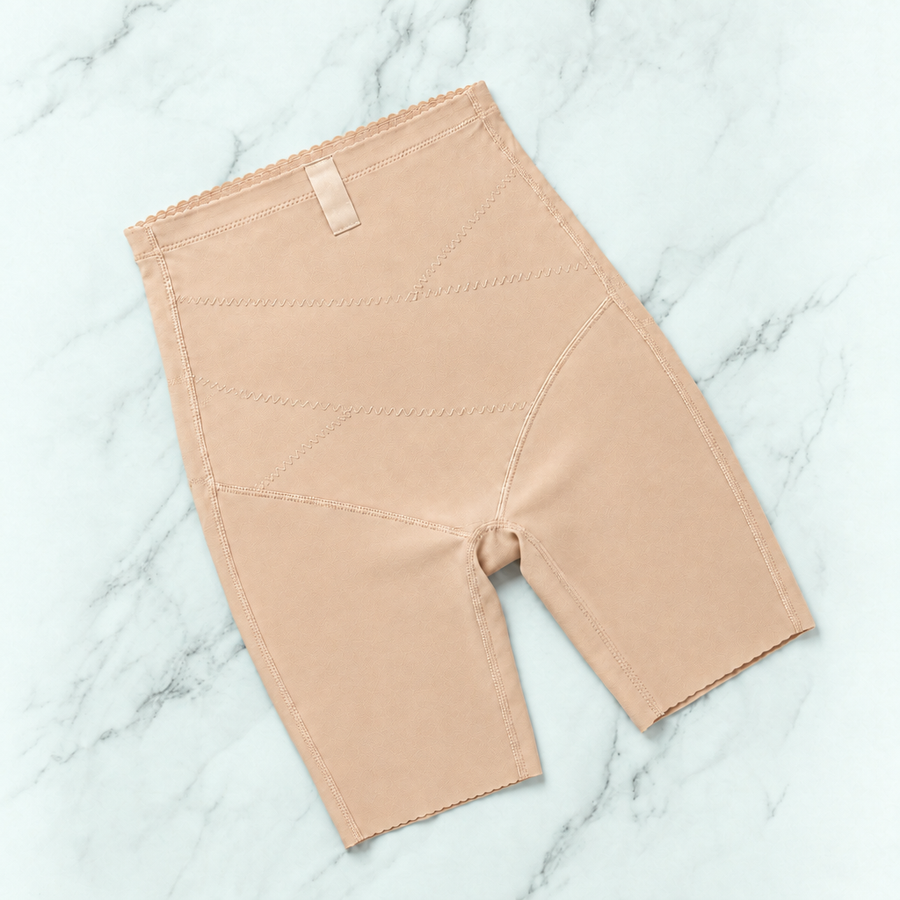 MamaFlex in Beige auf weißem Marmor